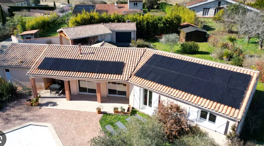 Panneaux solaires à Fréjus et Saint-Raphaël : guide installation 2026