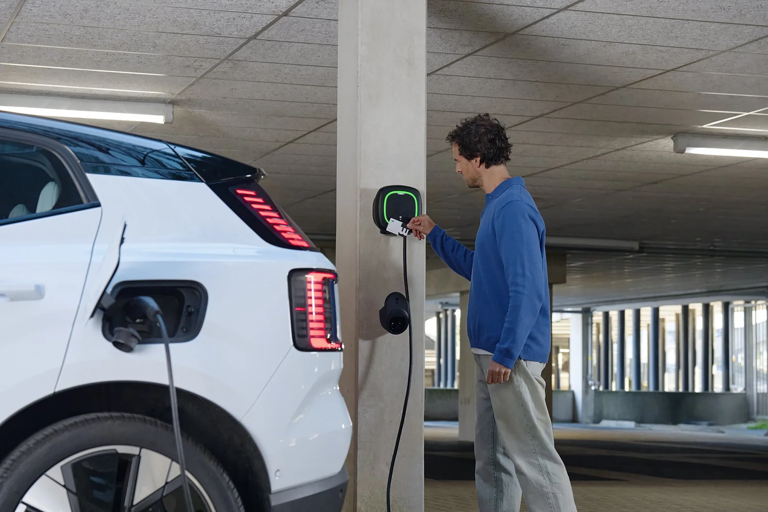 Illustration : Prix installation borne de recharge entreprise 2026 : chiffrage réel + aides ADVENIR